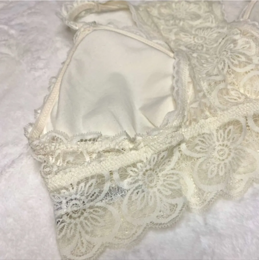  Aerie Cream Lace Bralette, Lightly Lined Size Small - Image 4