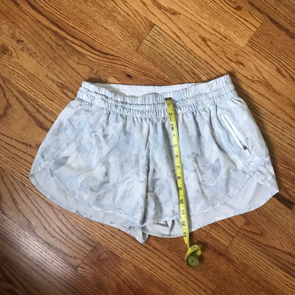 Lululemon Tan Pattern Hotty Hot Shorts - Image 8