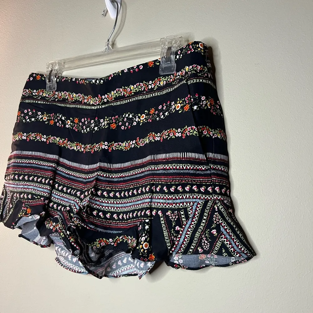 Loft floral formal ruffle leg shorts - Image 2