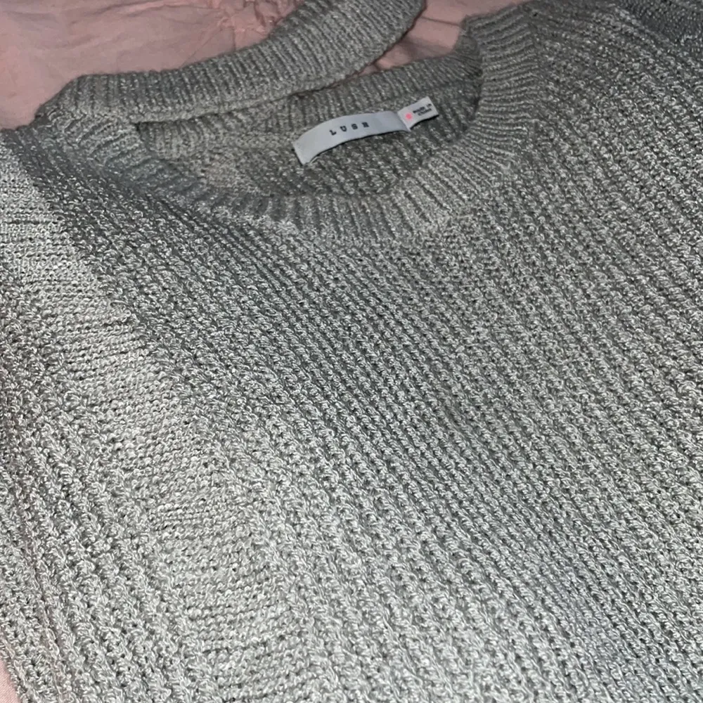 Lush oversized grey sweater! - Image 4