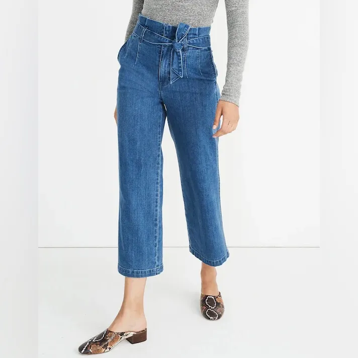Madewell • Paper Bag Jeans in Flannigan Wash Blue High-Waisted Jeans - Image 4