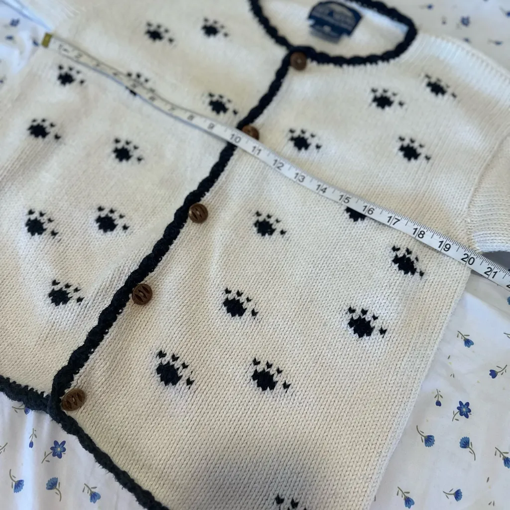 VTG 80s/90s Rey Wear Sz: S hand knit cotton AOP paw print Wooden Button cardigan White - Image 3