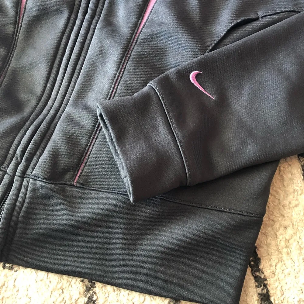 Nike zip up sweater - Image 4