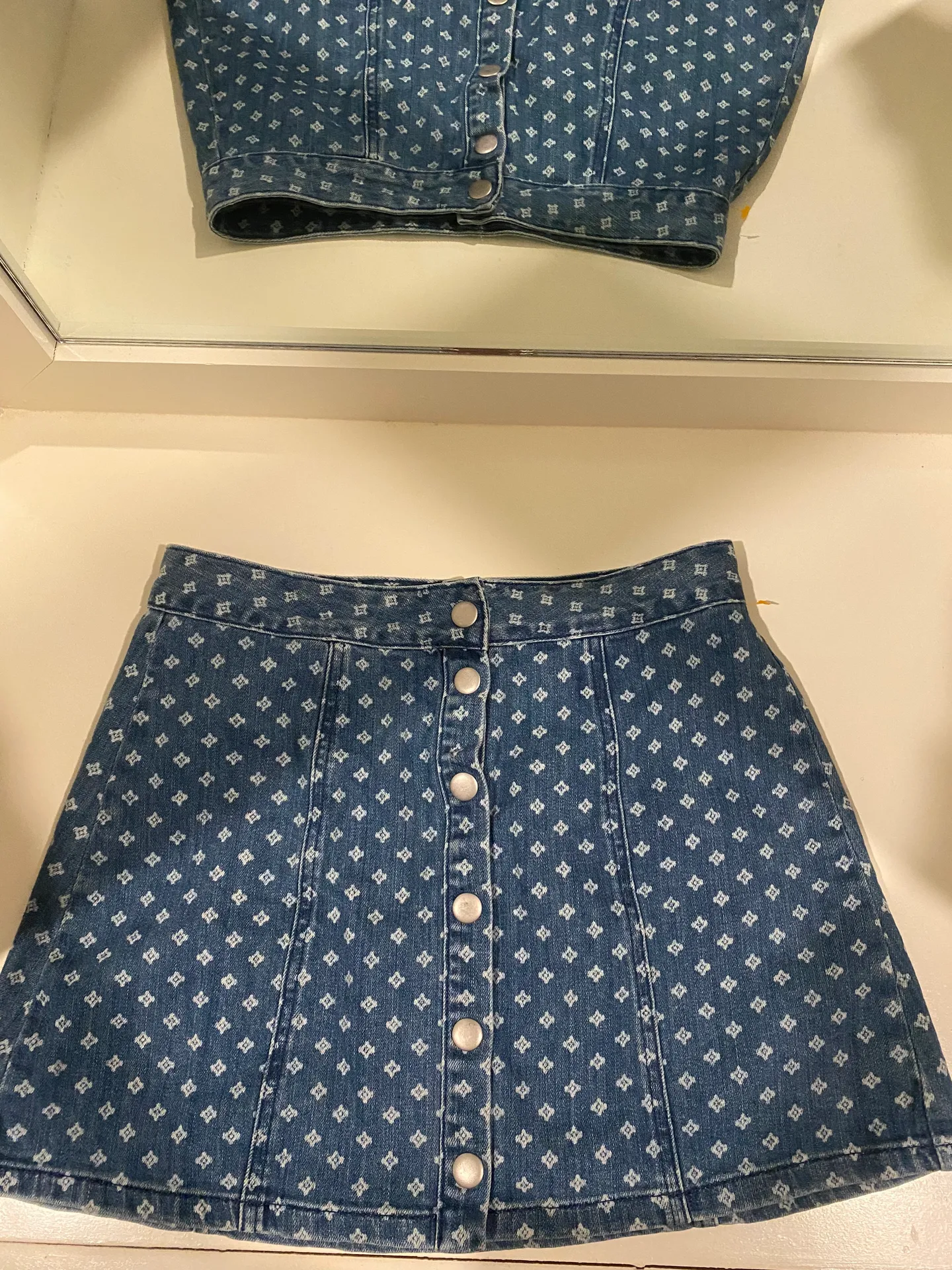 Kendall & Kylie denim blue and white print button from skirt waist 27 in. - Image 2