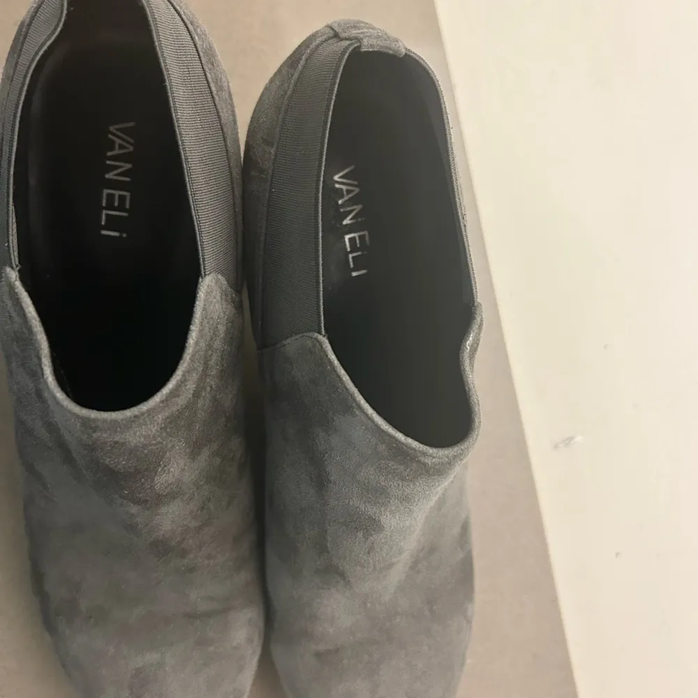 Heeled Boots with Chunky Heel and Soft Suede Texture Gray Size 10 - Image 6