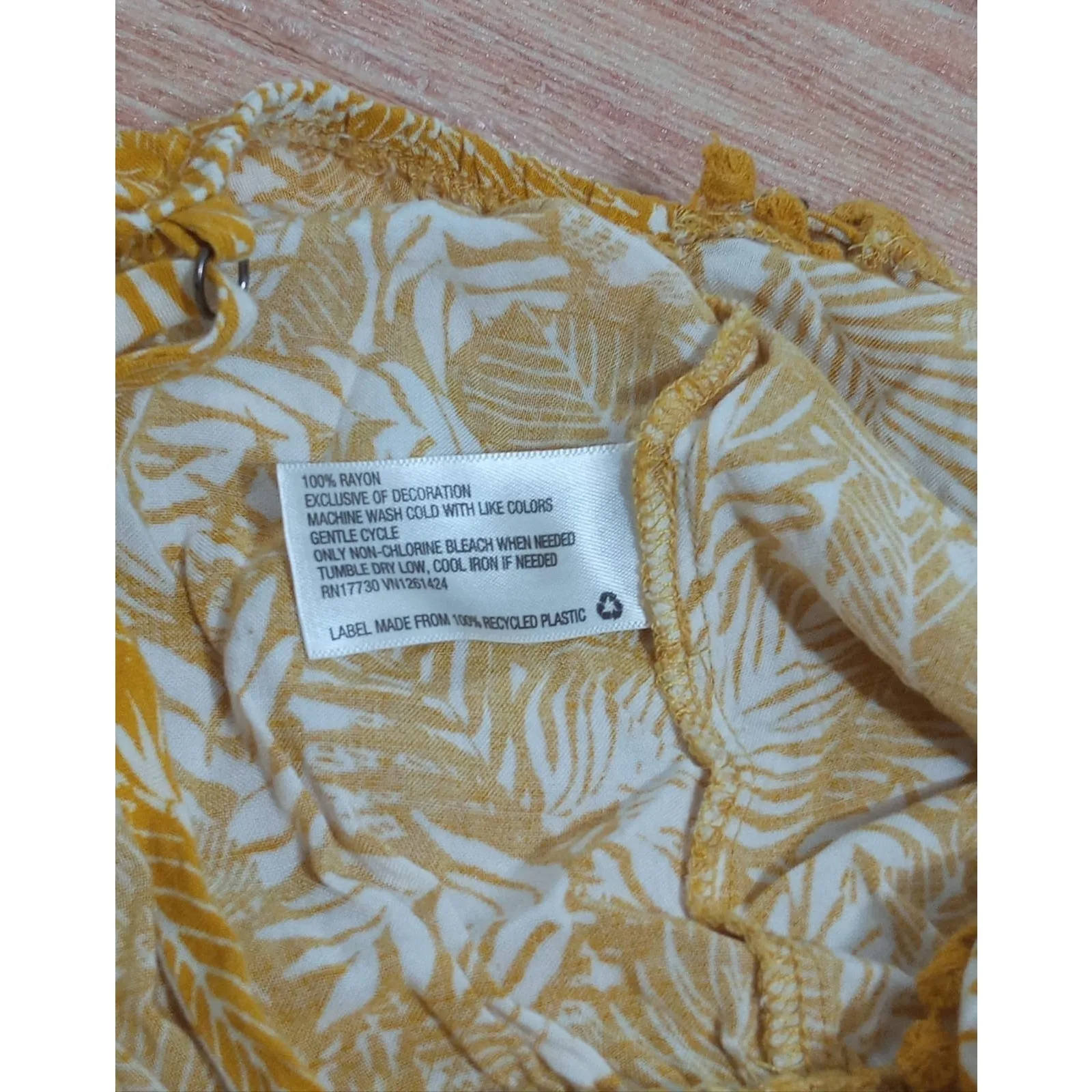 Xhilaration Women’s Aloha Yellow & White Romper Spaghetti Straps Shorts Skirt XS - Image 8