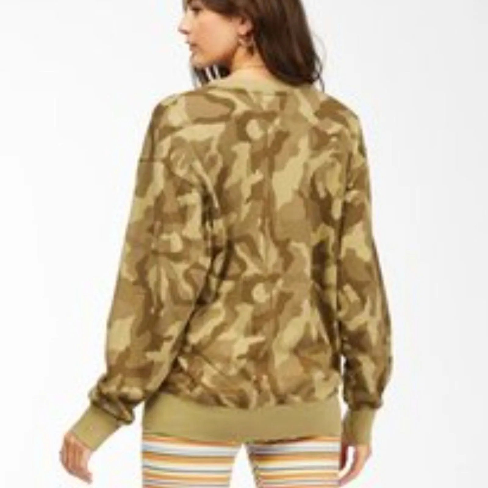 Billabong Women's Camo Crewneck Sweatshirt – Size Medium, Brown Beige Pullover - Image 9