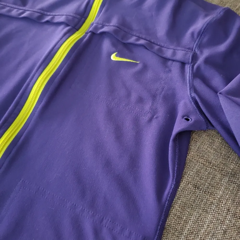 Women's  Dri-Fit mock neck zip-up jacket, size XS neon running - Image 2