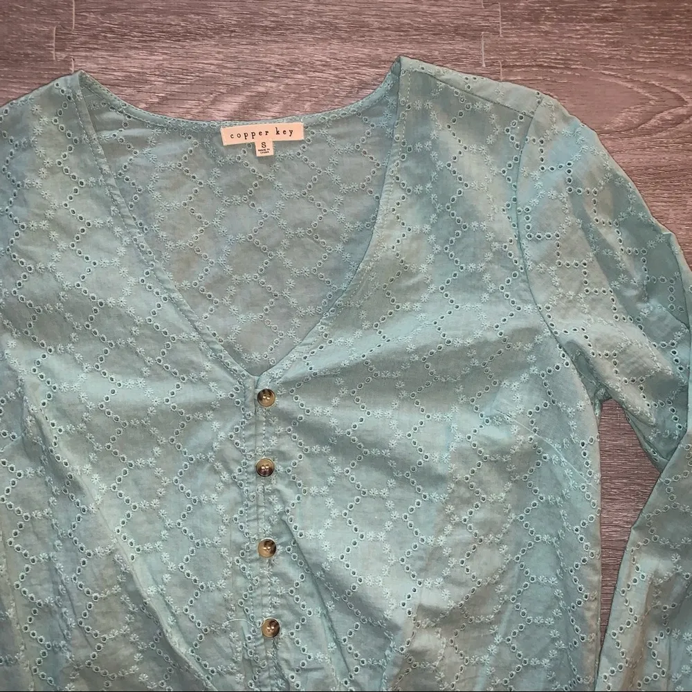 Copper Key light green eyelet button shirt tie - Image 2