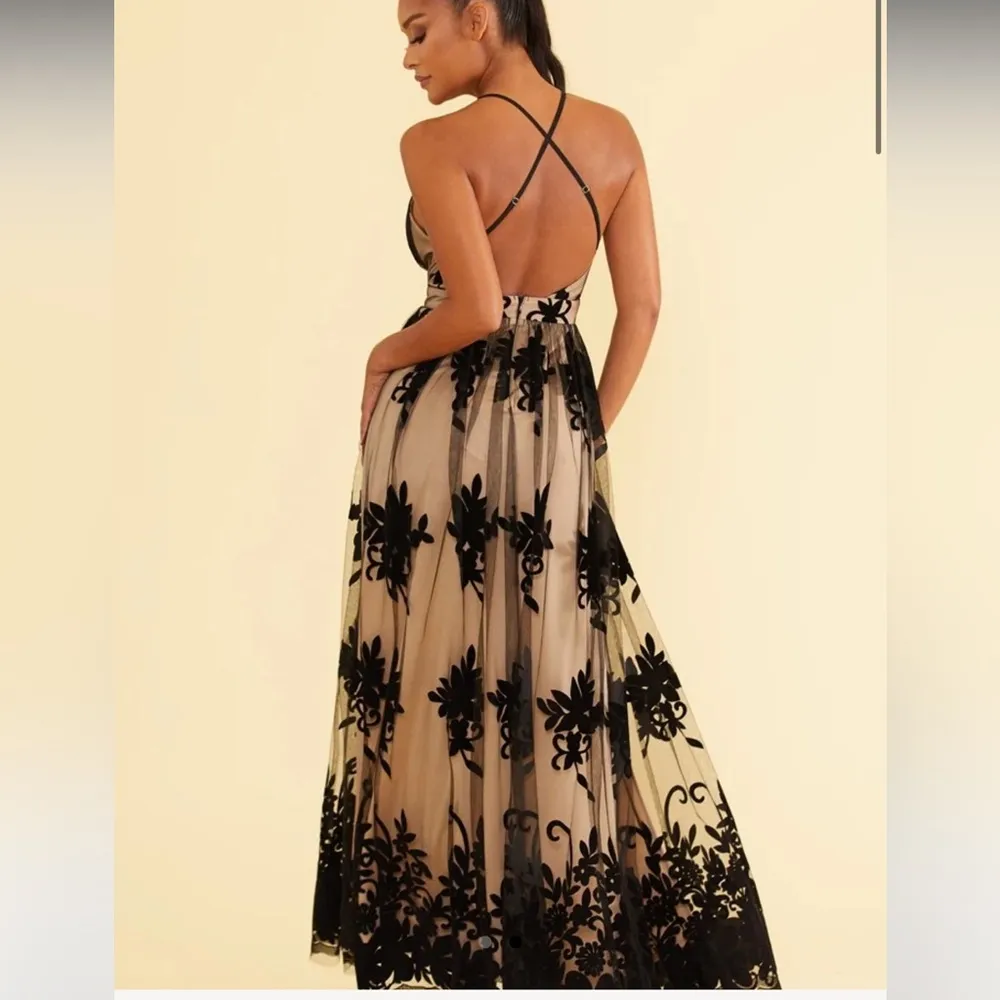 LUXXEL ELEGANT BLACK NUDE FLORAL LACE STRAP DEEP V-NECK GOWN sz S - Image 3