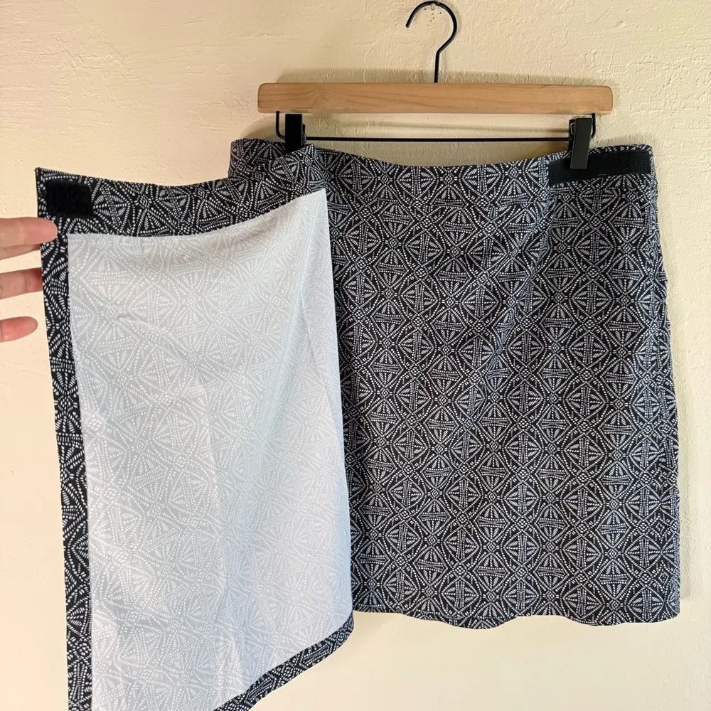 Rip Skirt NWT Hawaii Black Pearl Batik Wrap
Size Large - Image 5