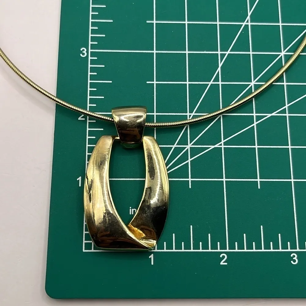 Liz Claiborne Choker Necklace  Gold Tone with Modern Pendant Big Bold Statement - Image 7