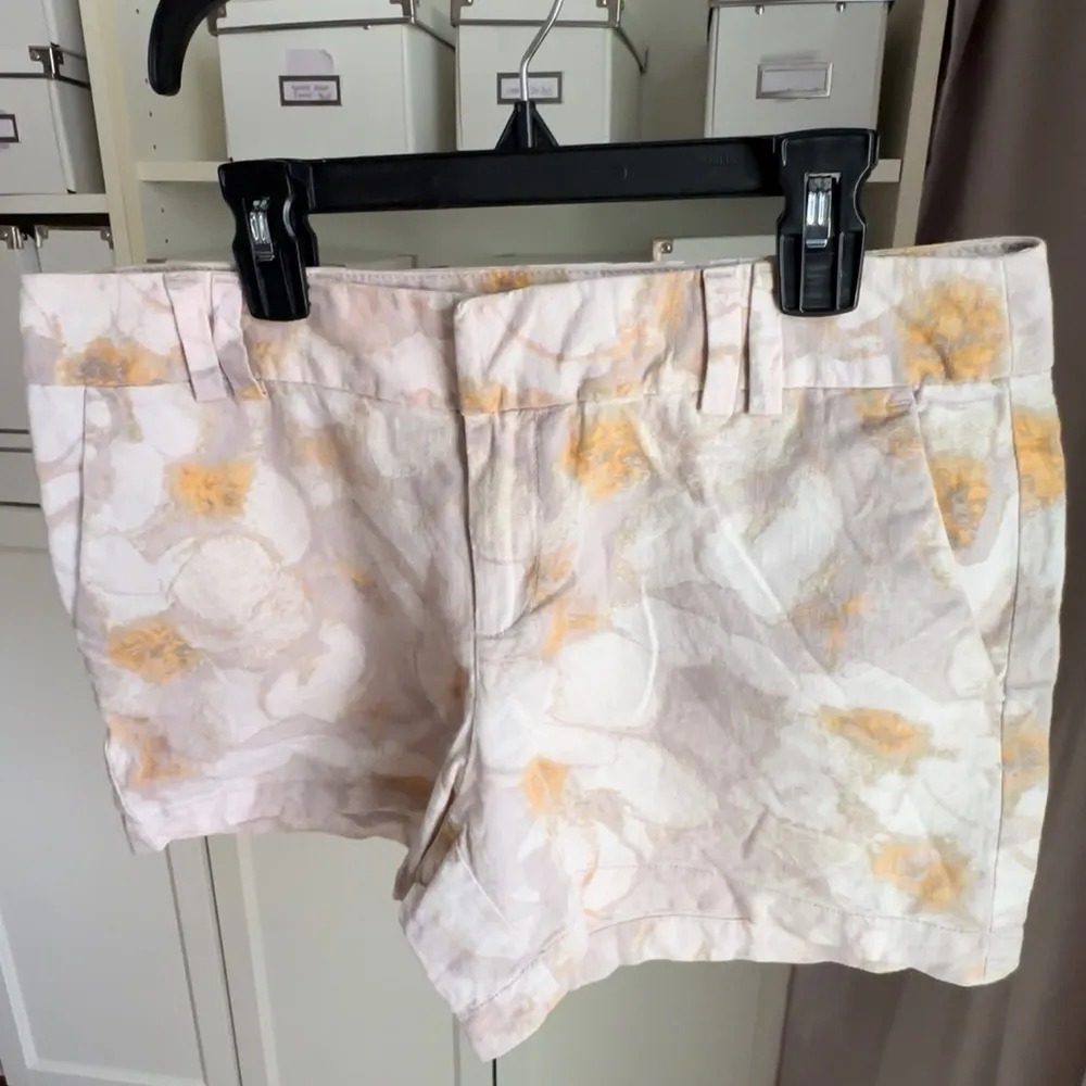 Ann Taylor LOFT Cream Gray Floral Linen Blend Floral Print Chino Shorts Size 4 - Image 7