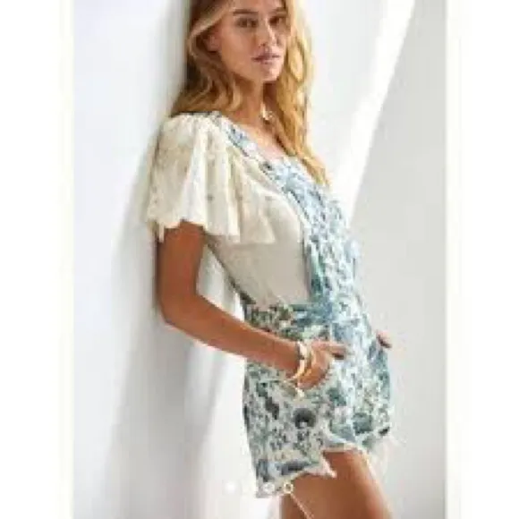 Pilcro Floral Print Distressed Overalls Size 27 EUC‎ - Image 3