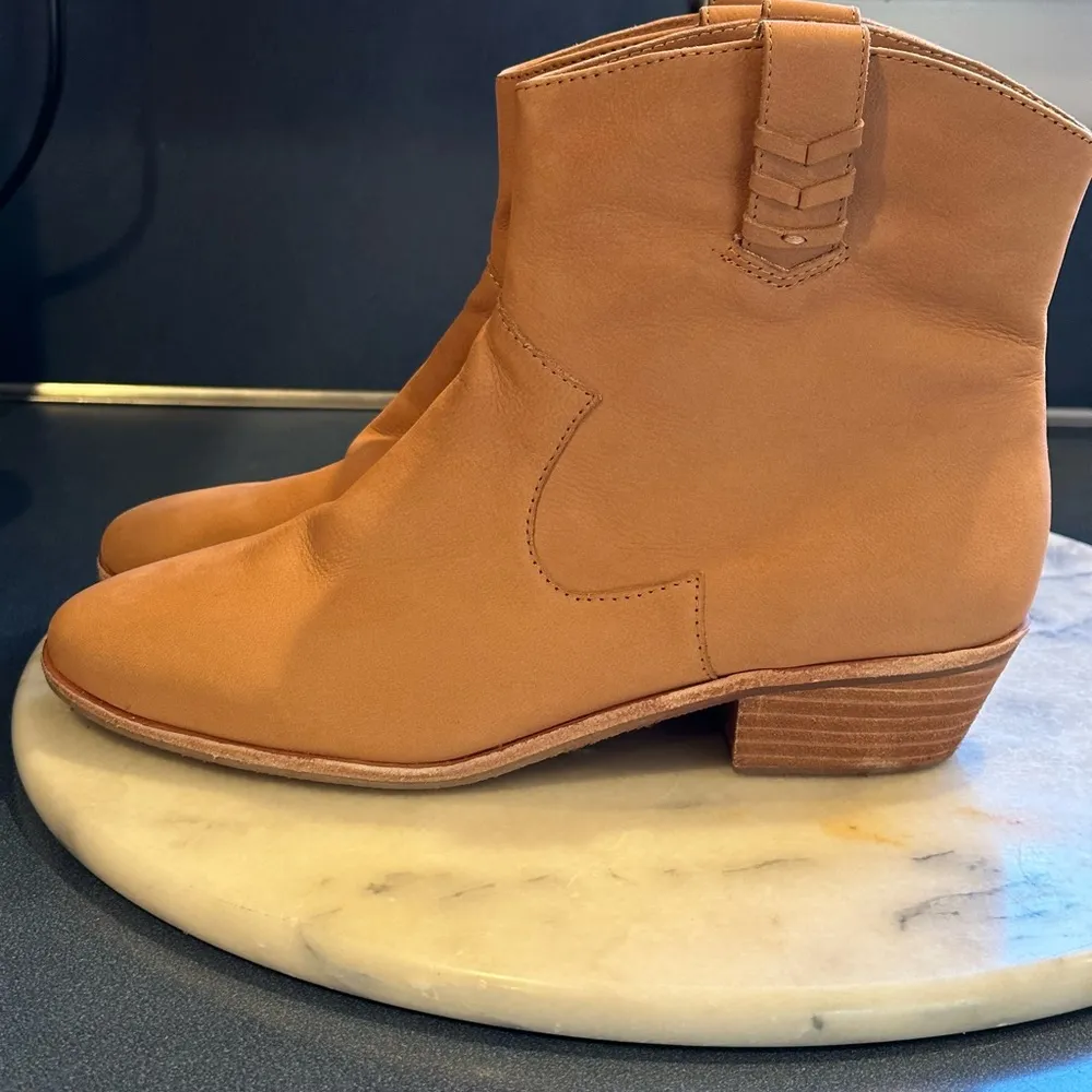 Jack Rogers Oak Stella Leather Pull On Boot SZ 8 1/2 Good Condition - Image 5