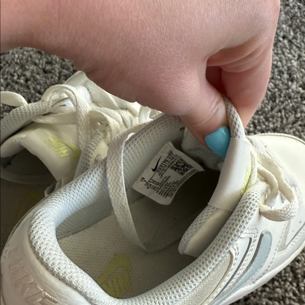 Nike  Women’s Gamma Forces Size 7 - Image 6