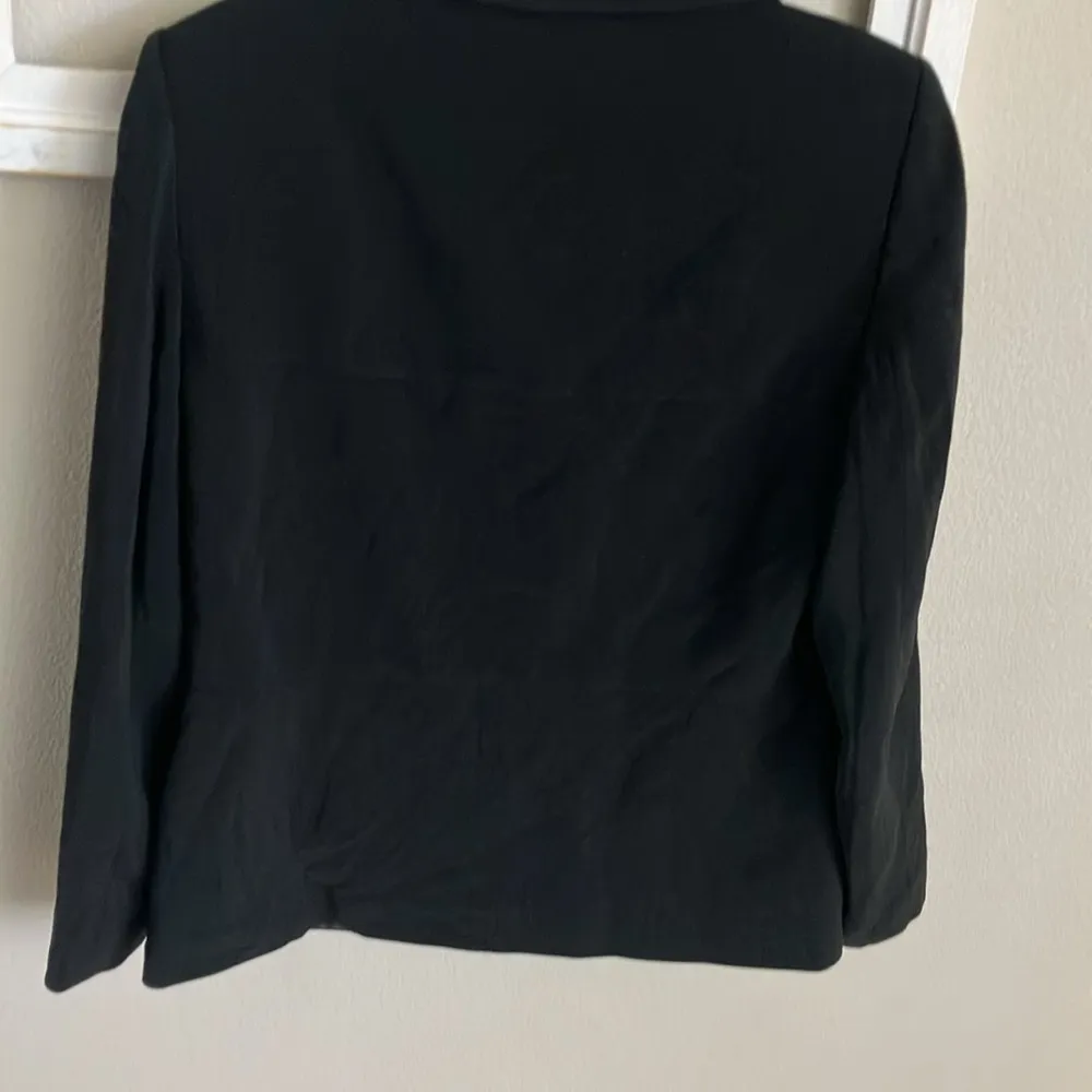 Tahari Arthur Levine Black Blazer With Zip Pockets & Snap Front Closure - Image 5