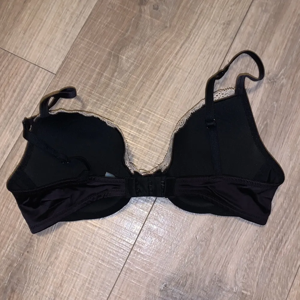 Gap Body black lace lightly padded wired bra 34B - Image 4