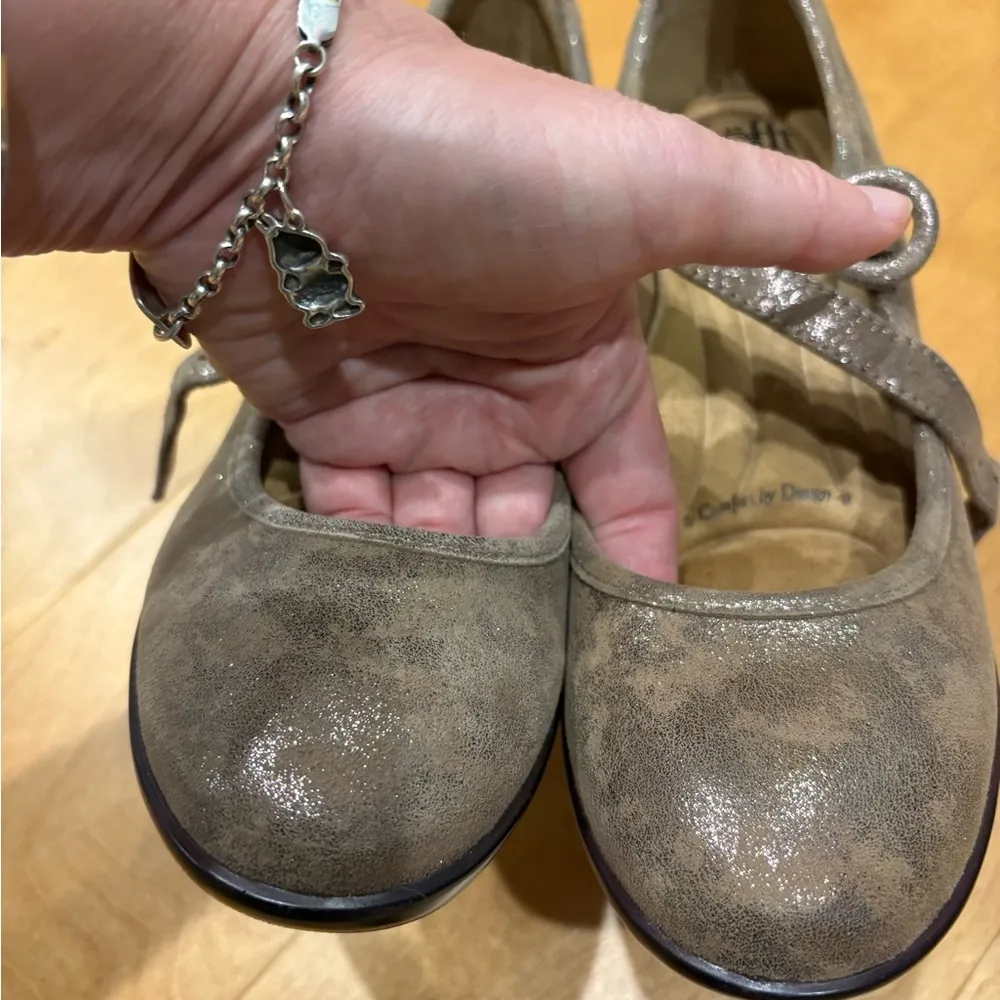 Sofft Natara Mary Jane heel pumps shoes 7.5 metallic taupe suede Tan - Image 4