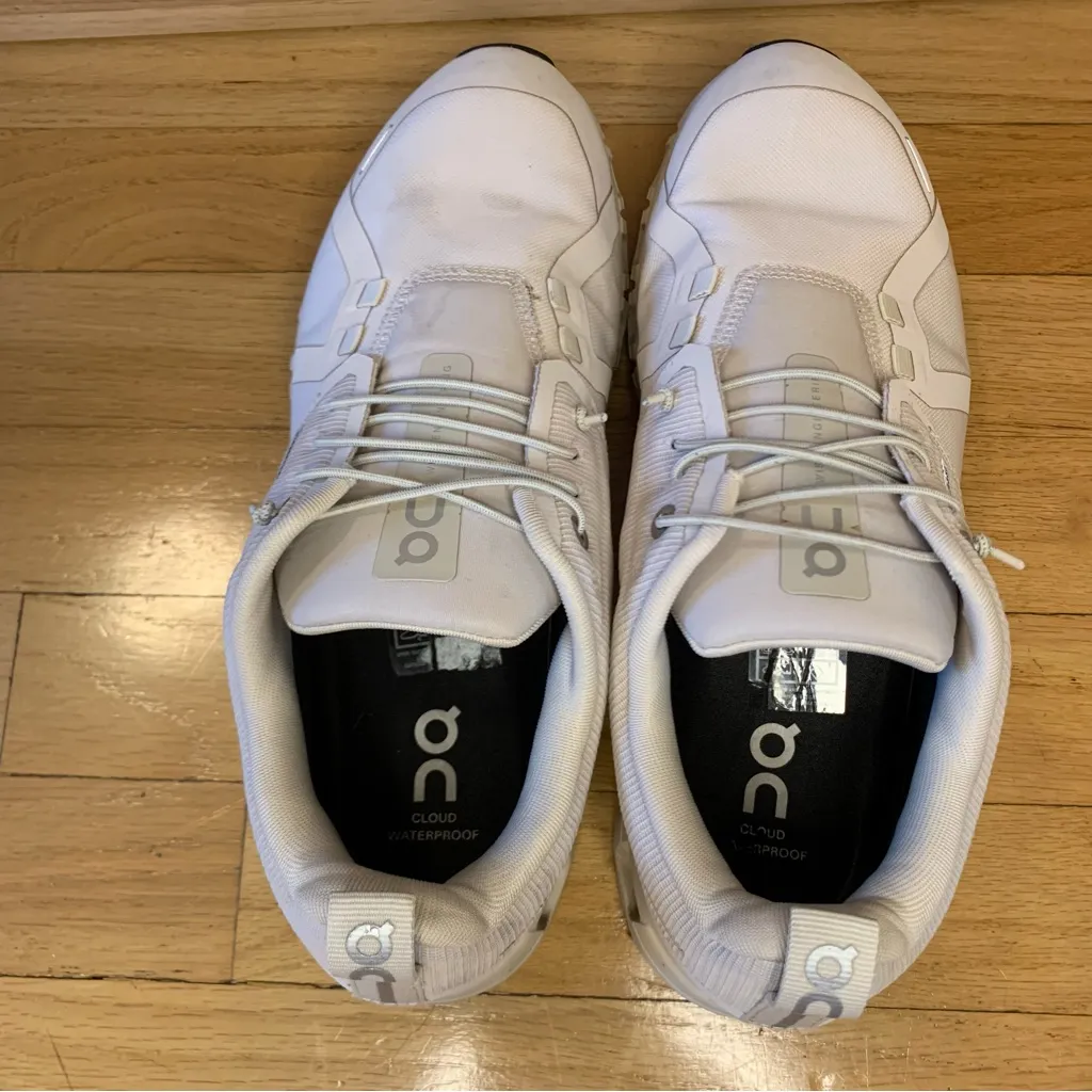 On Running Cloud 6 Waterproof Women's Sneakers in Pearl / Cream - Image 5