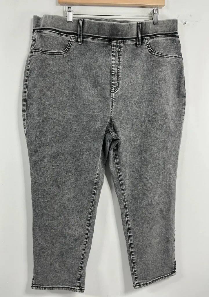 Womans NWT Terra & Sky Pull On Capri Jeans 1 X Gray Distressed - Image 1