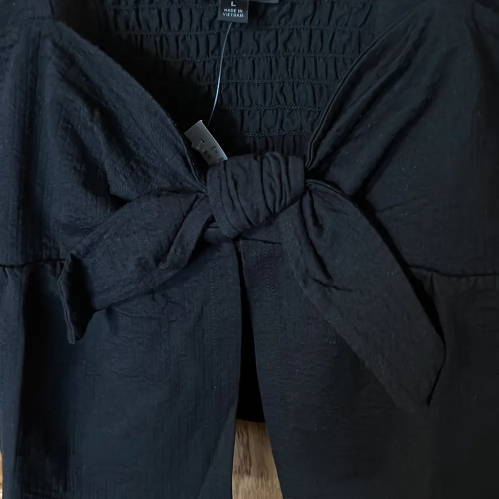 J.Crew black see-sucker tie front top size large - Image 5