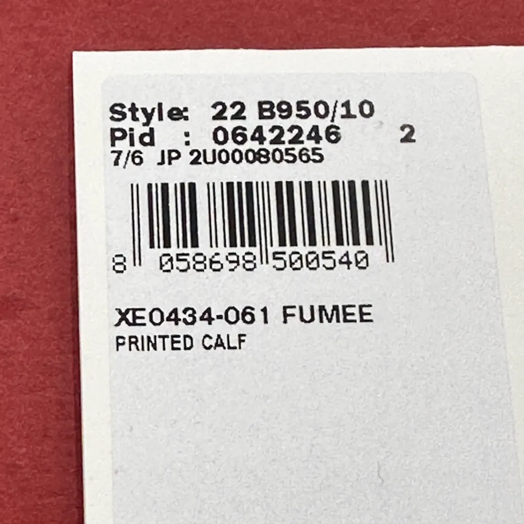 -FERRAGAMO
Dark Gray Leather Zip Around Wallet Excellent condition. - Image 10