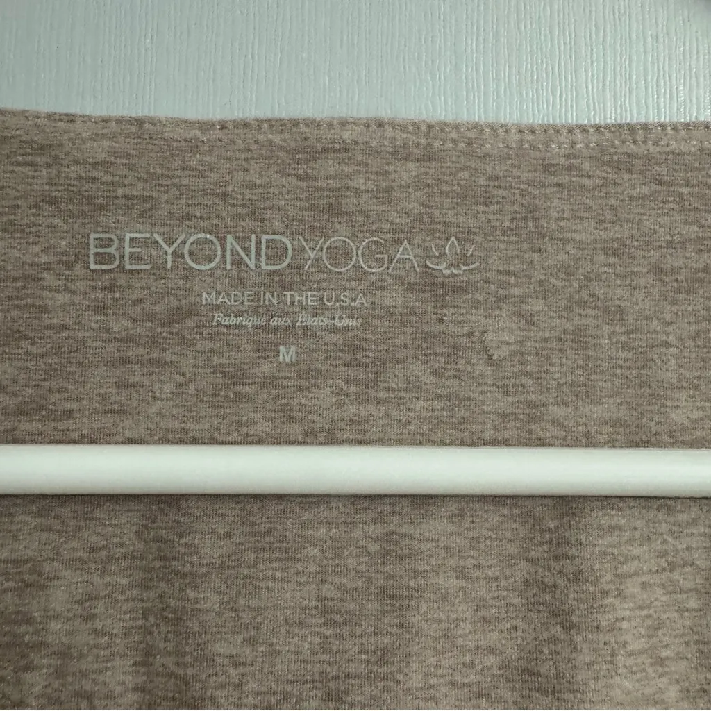 Beyond Yoga Women's Beige Crop Top Size Medium - Image 3