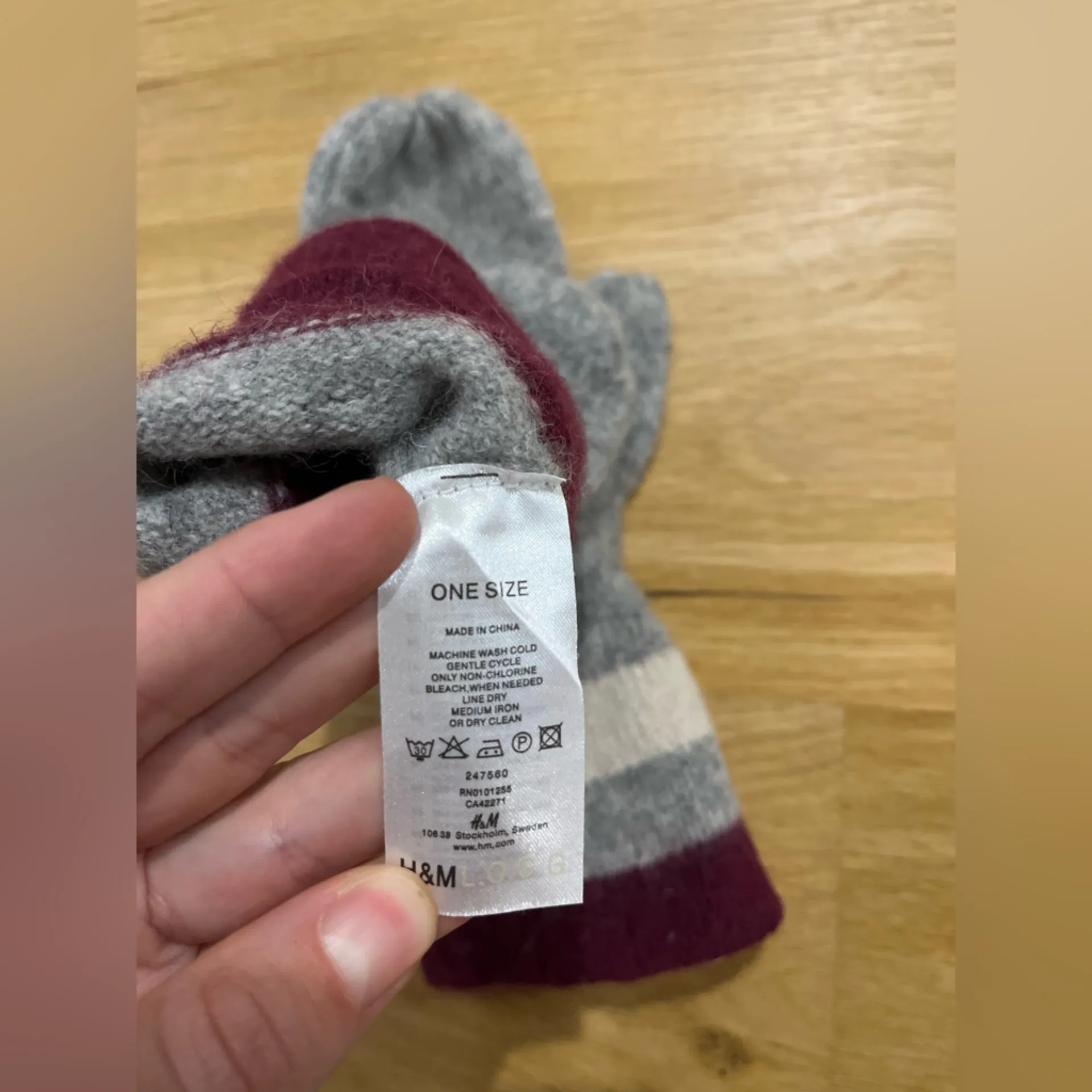 Wool Gray and Purple Argyle Mittens - Image 3