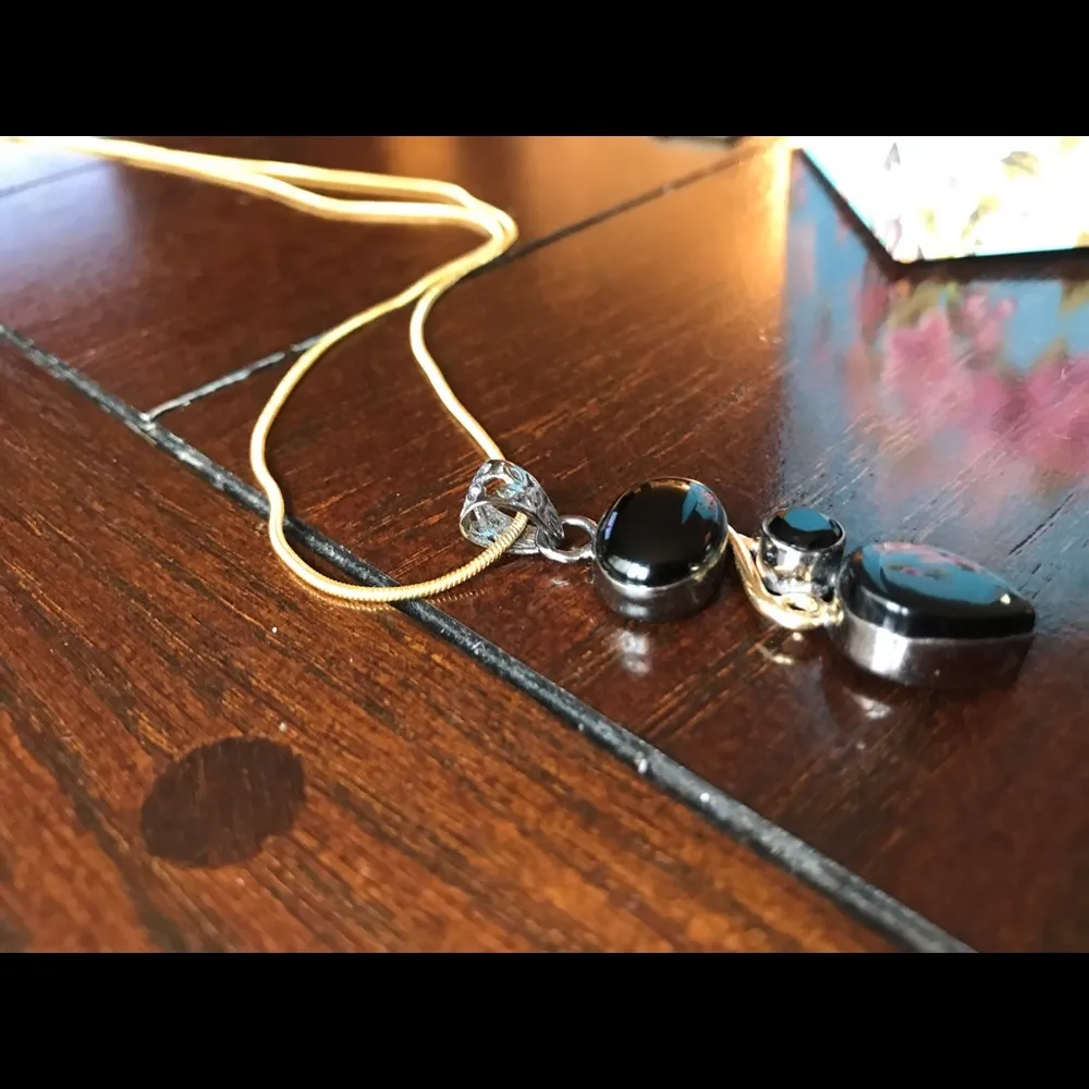 Cute Black onyx Rhodium Necklace w GF yellow chain - Image 7