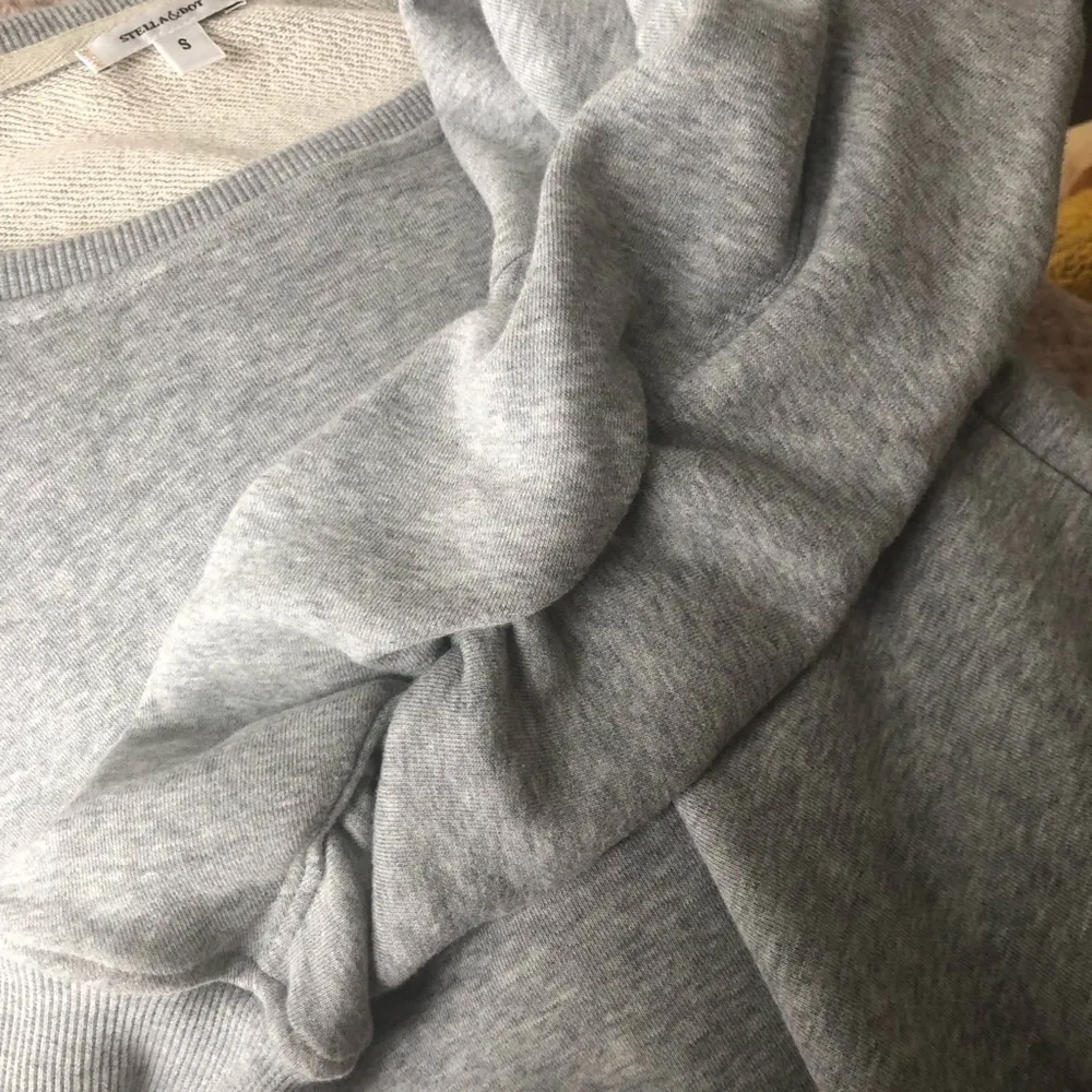 Stella & Dot Embellished Gray Sweatshirt Sz.S Rushed LS Faux Pearl Grommets - Image 7
