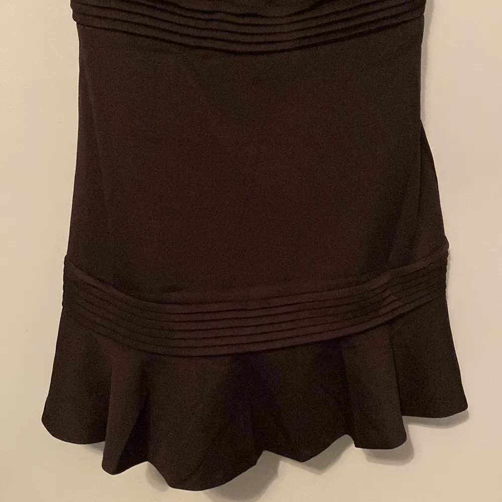 Black Strapless Zipper Back Flowy Bottom Sweetheart Mini Tube Dress - Image 5