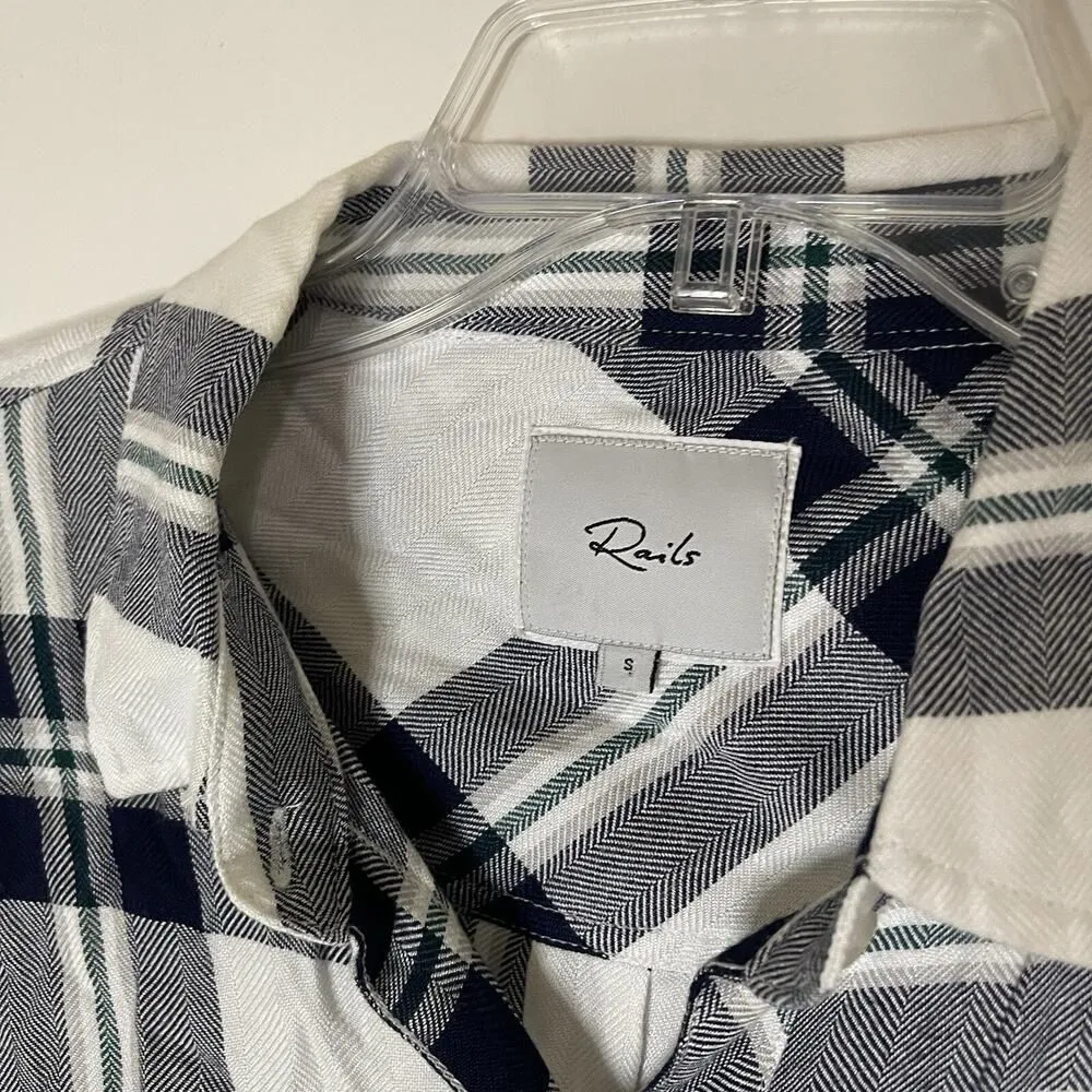 Rails  Hunter Button Down shirt in color called Navy Forest Small - Image 4
