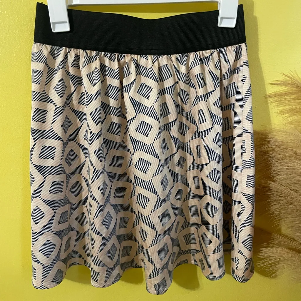 Marilyn Monroe  Black and Cream Geometric Mini Skirt - Image 4