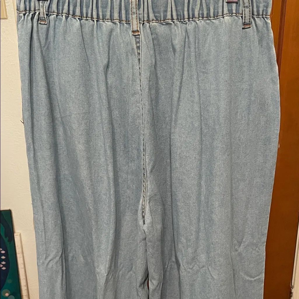 🐶🐶🐶BOGOHO 🐶🐶🐶Light Blue Women's Chambray Jeans with Ruffle Hem Size 10 - Image 8