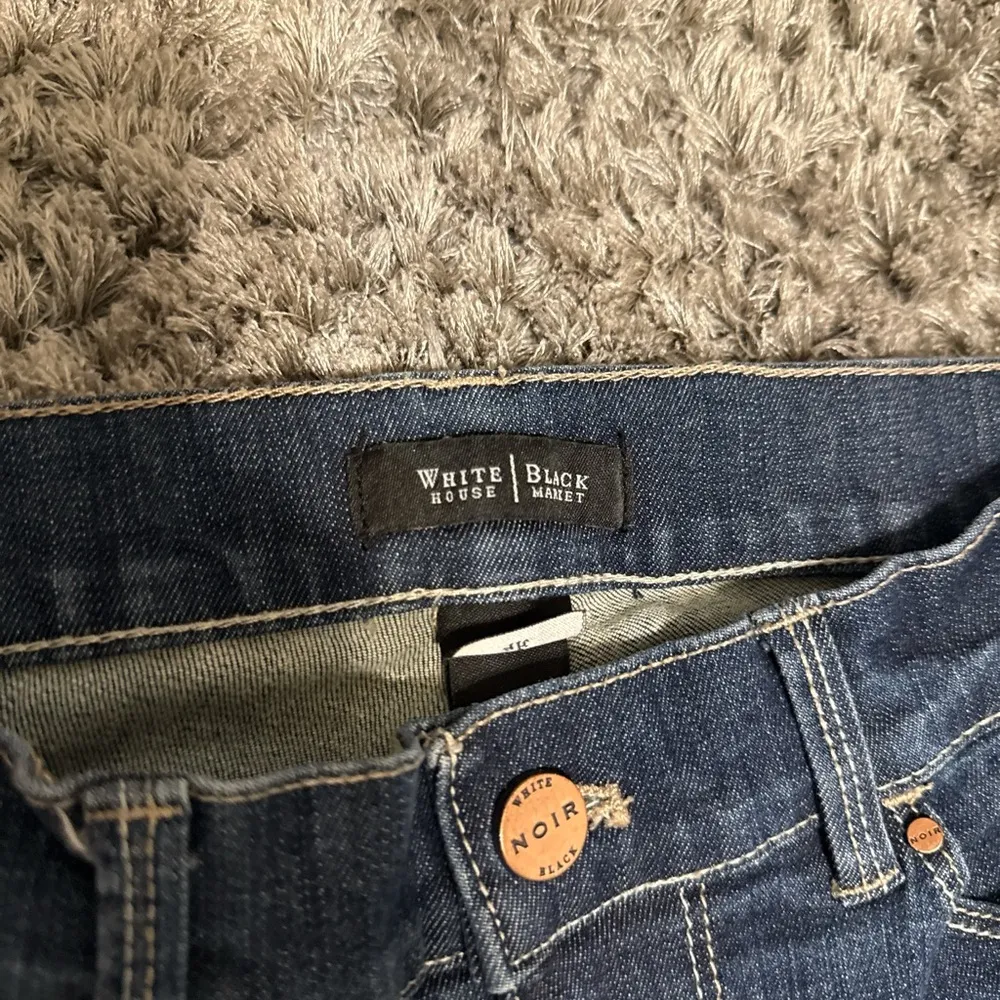 White House Navy Blue low-rise flare jeans with a 4R waist - Image 3