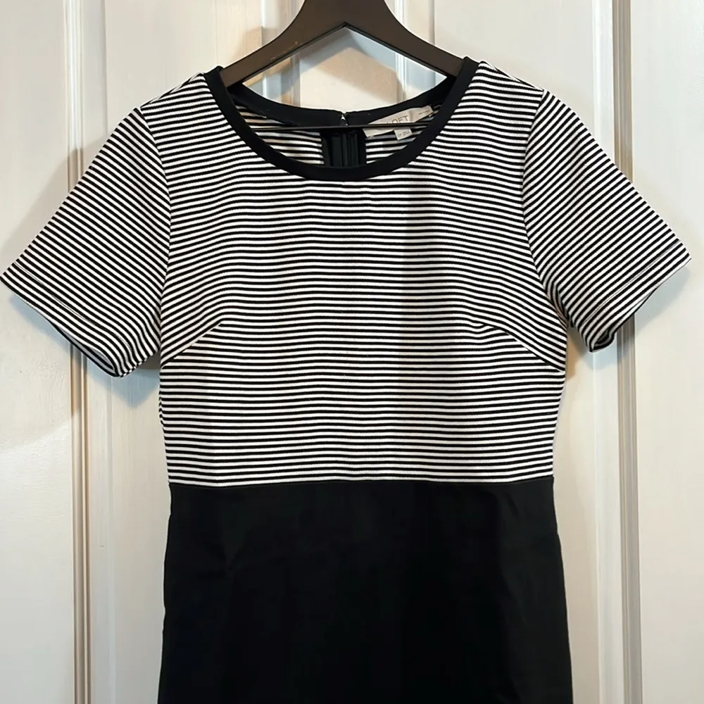 Loft Thick Knit Short Sleeve Structured Career Mini Dress - Size 12P - Image 4