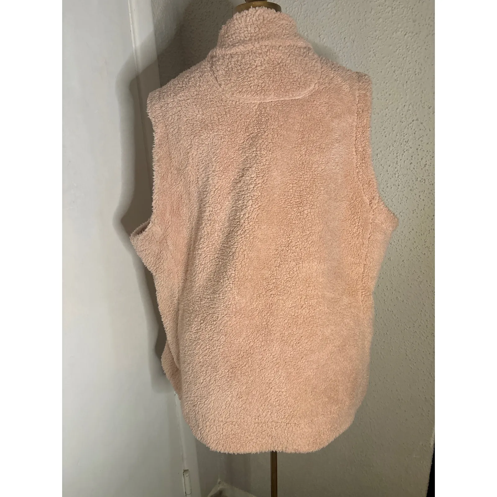 Calvin Klein Pink Faux Fur Zip Vest 1X Plus Size Angelcore Balletcore Mobwife - Image 2