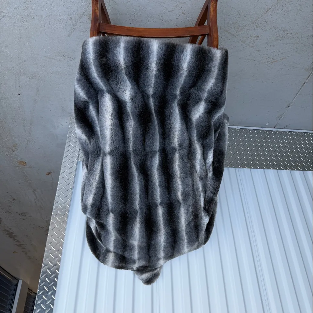 Vintage Marvin Richards Black and Gray Fur Coat - Image 2