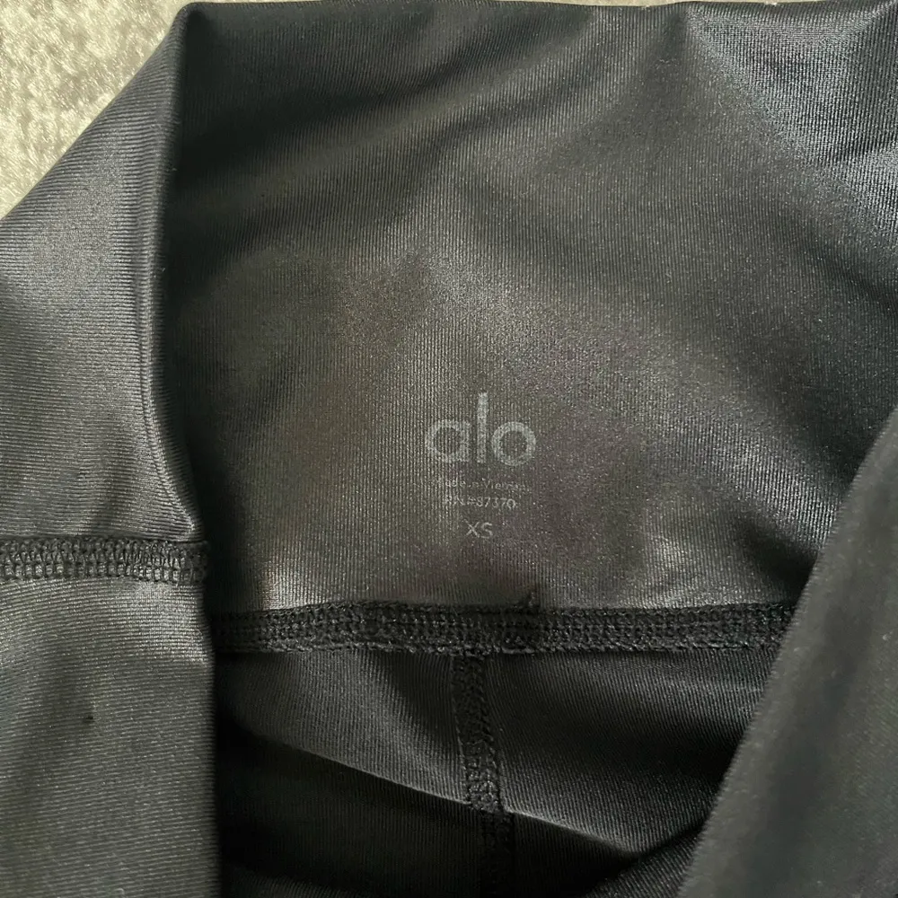 Alo Airbrush Legging in Black Glossy - Image 8