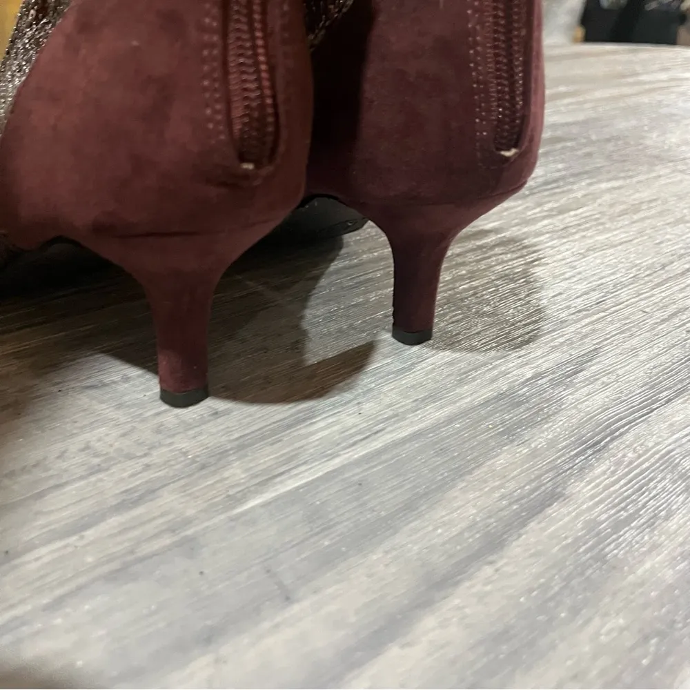Joan Boyce Maroon Red Sequins Heels, Back Gold Zipper; 10 Women’s - Image 4