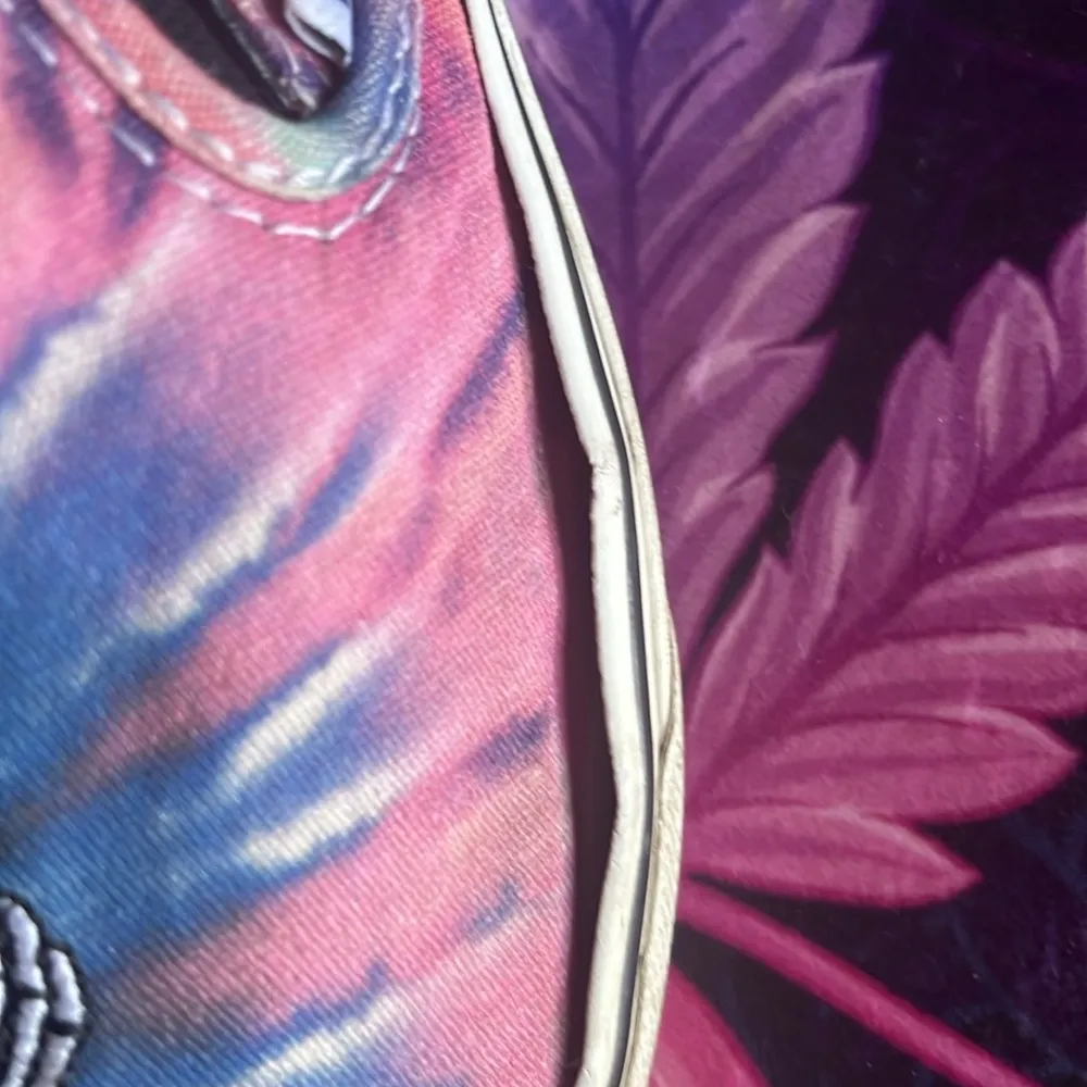 Vans Women's Tie-Dye Slip-On Shoes skeleton holding rose GUC needs cleaning - Image 8