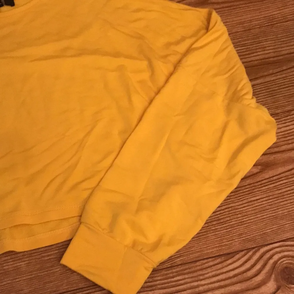 Lulus yellow crop style oversized long sleeve top - Image 3
