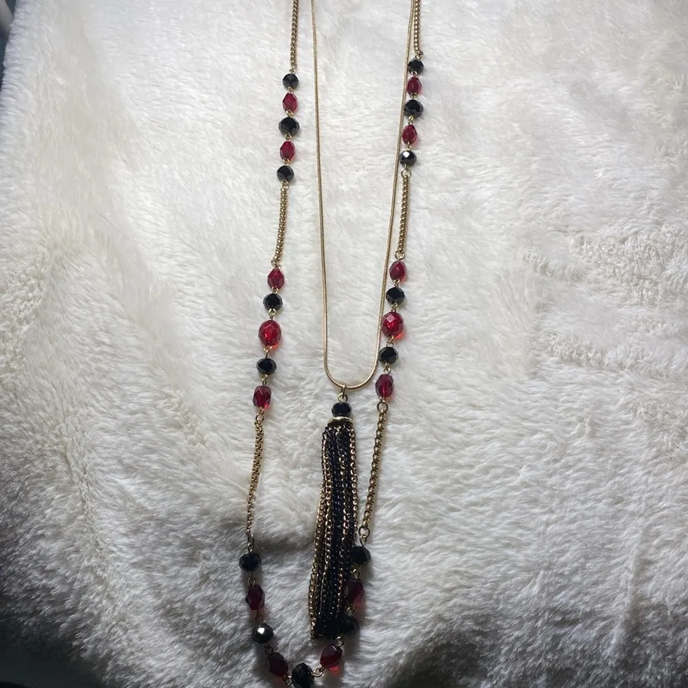 Beaded Red & Black Tassel Necklace EUC - Image 5