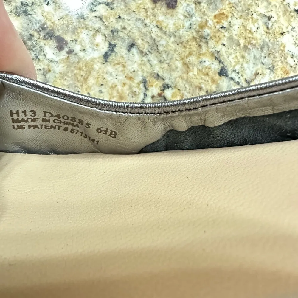 NWOB Cole Haan size 6.5 Monica bow ballet flats with Nike air soles - Image 2