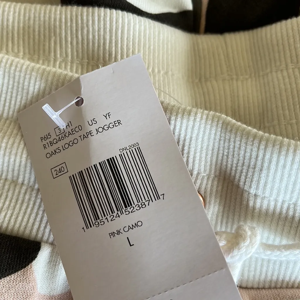 NWT GUESS OAKS LOGO TAPE JOGGER PANT IN PINK CAMOUFLAGE - Image 8