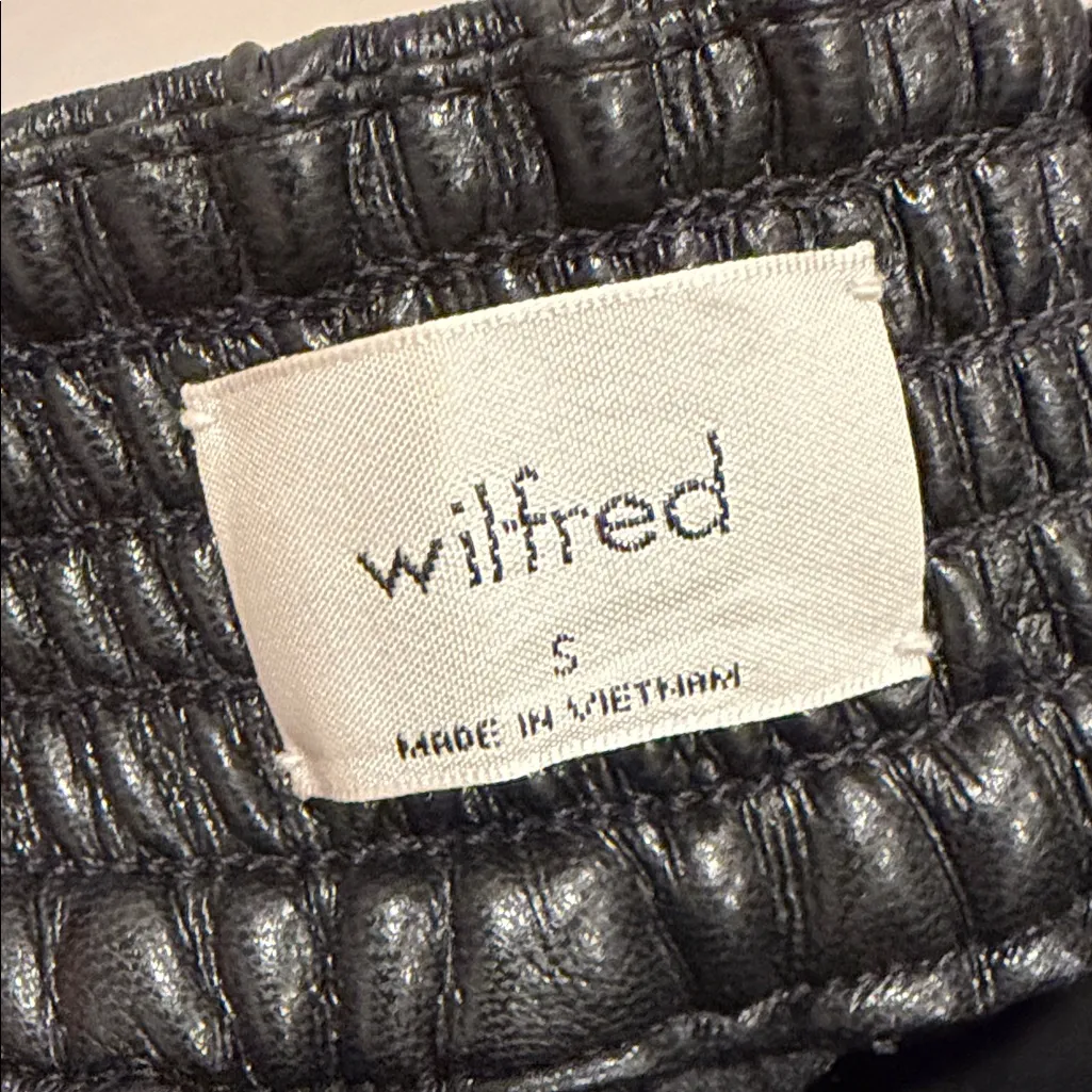 Aritzia Wilfred Black Faux Leather pull on Pants small - Image 3