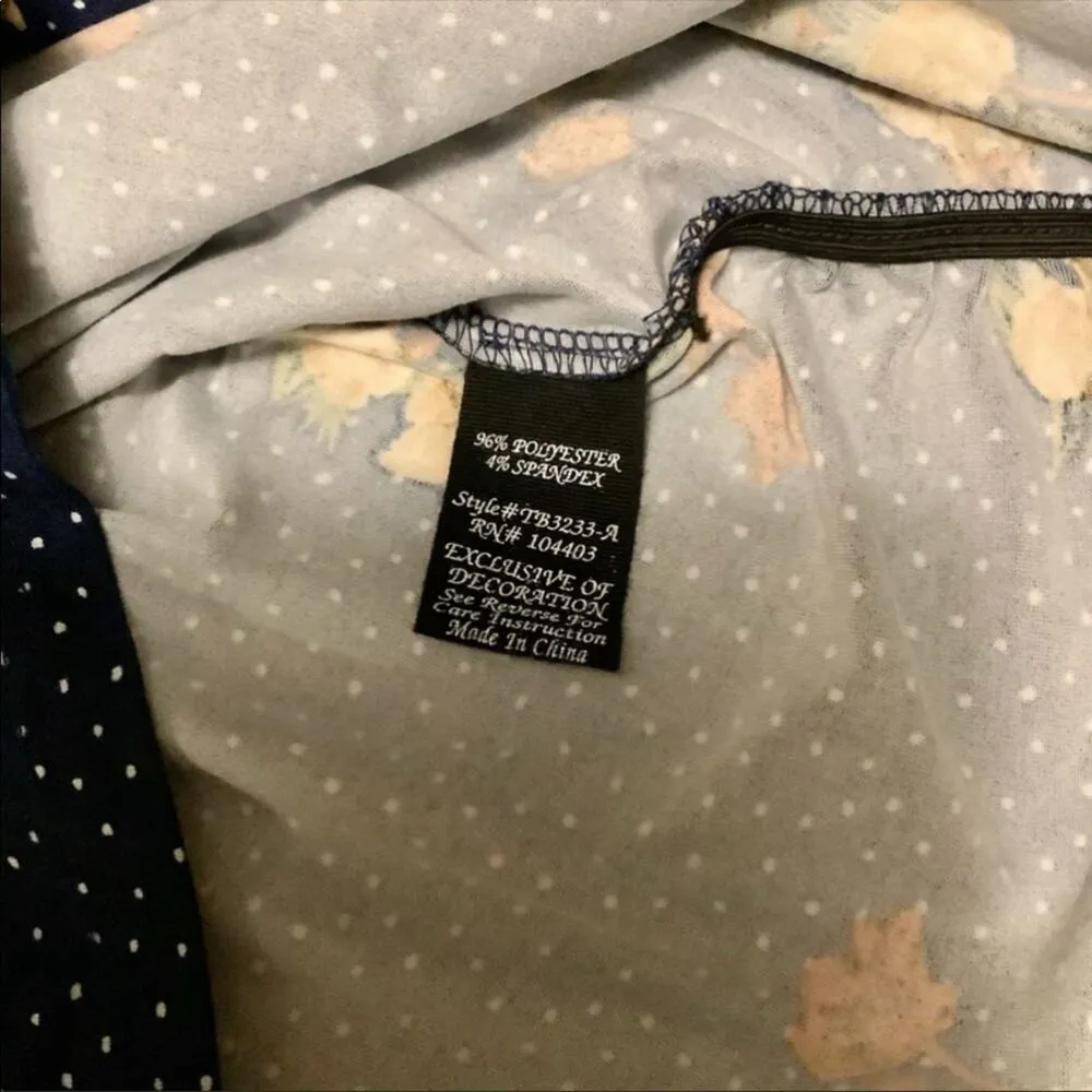 MINE Navy & Yellow Floral Short Sleeve Top V Neck Size Small Blue - Image 5