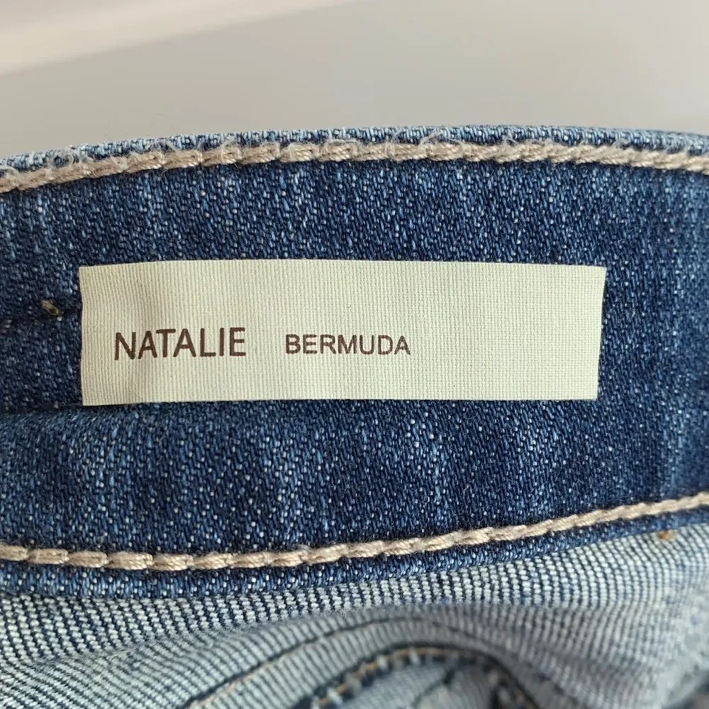 Kut From The Kloth Medium Wash Natalie Bermuda Shorts - Image 5