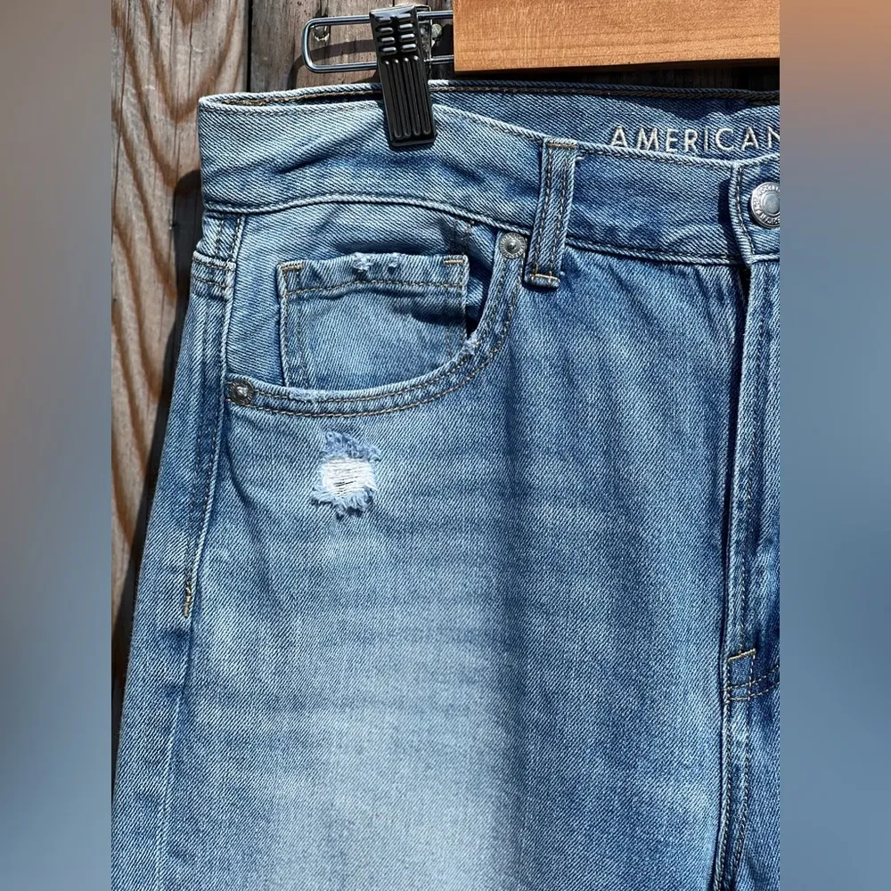 American Eagle 🦅 Distressed MOM Jeans - Image 4